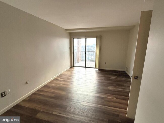 Photo - 1375 Pershing Blvd