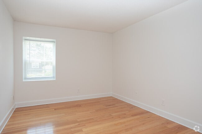 2BR, 1.5BA - 985SF - Bedroom