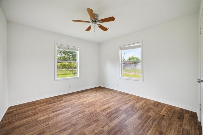 Photo - 3229 Persimmon St