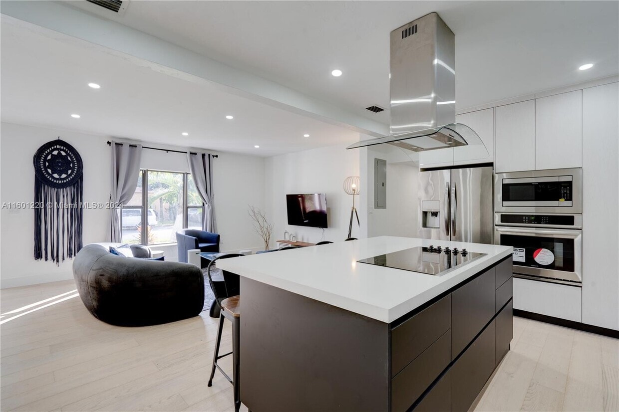 Photo - 347 NE 110th St (Miami, FL)