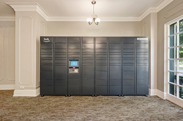 Centro de Amazon - 7100 South Shore Apartment Homes