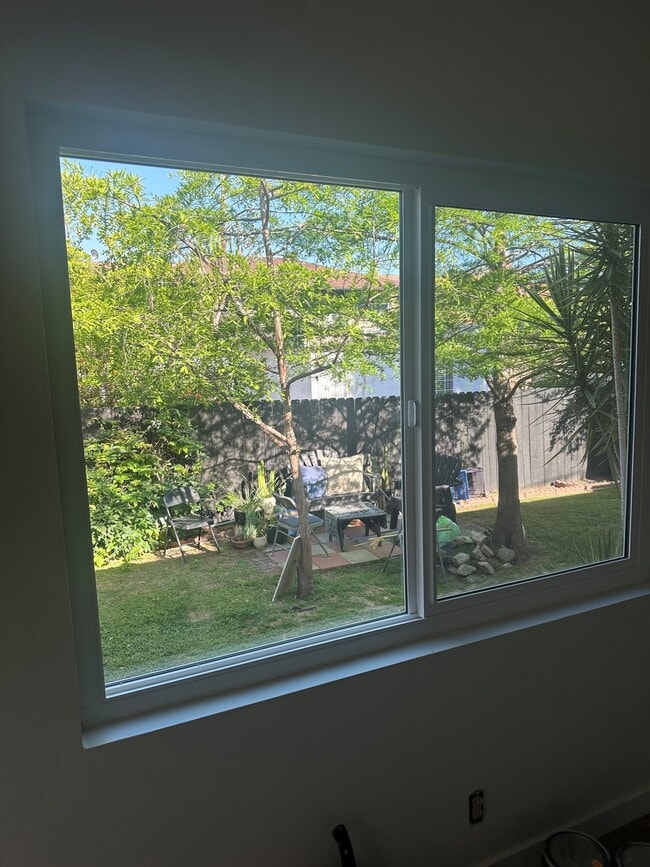 vista desde la sala de estar - 587 South St Unidad B