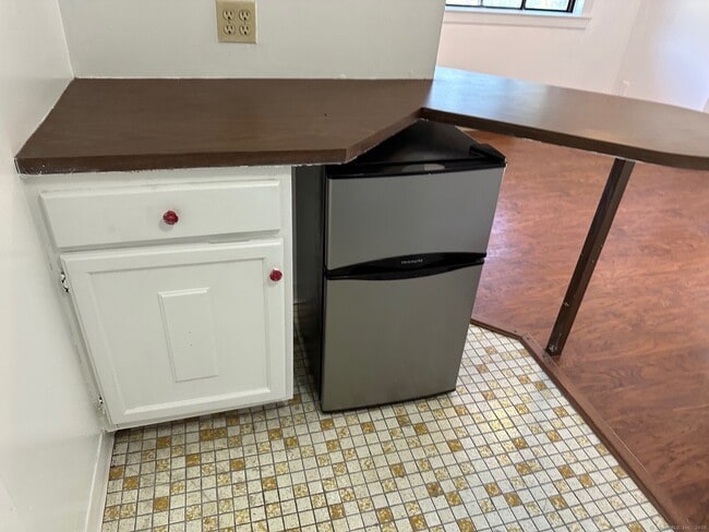 Photo - 379 Derby Ave Unidad 3