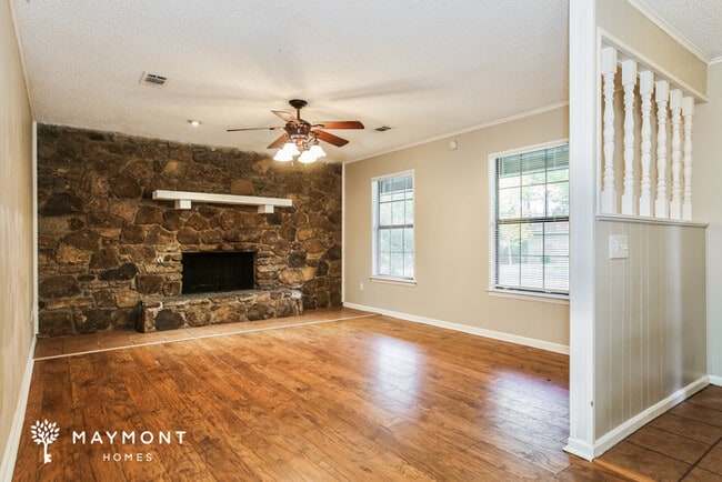 17 Greenbrier Dr