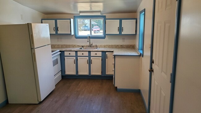 Kitchen - 390 Cottage Home Rd