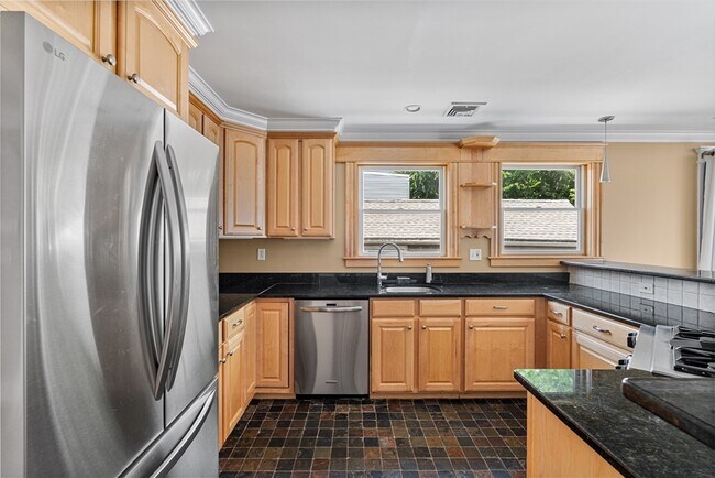 Photo - 212 W 9th St Unit 1