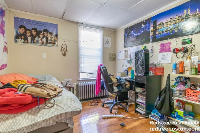 Building Photo - 28 Monmouth St Unit 1