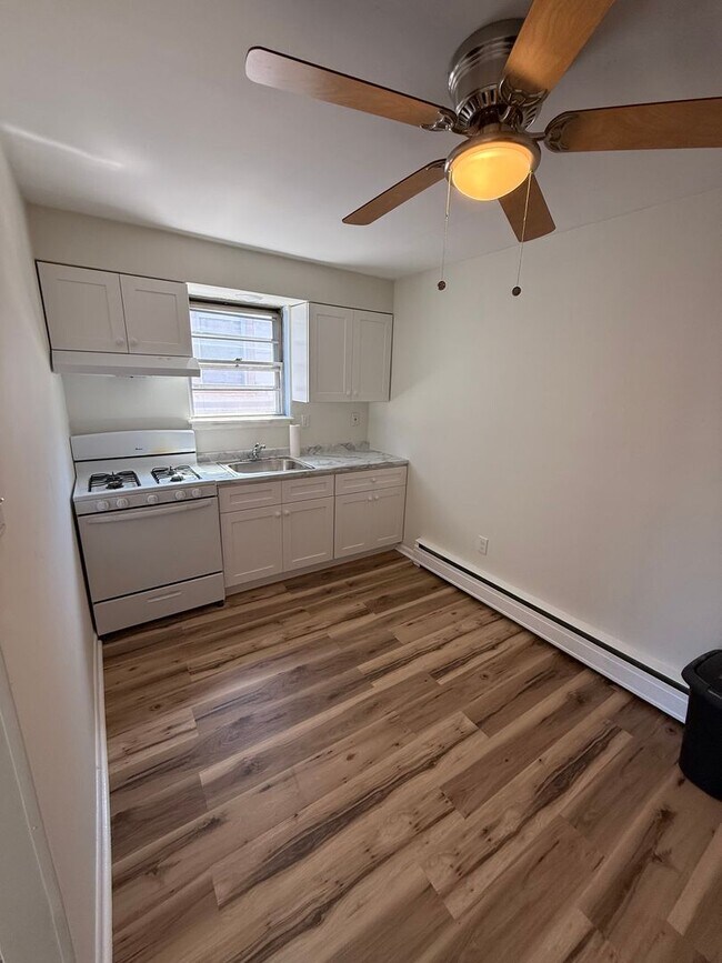 Photo - 324 Levick St Unidad 2nd Floor