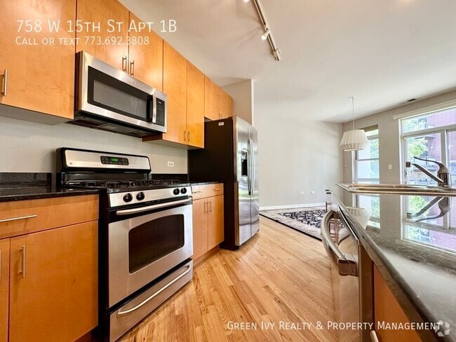 Building Photo - 758 W 15th St Unit 1B Rental