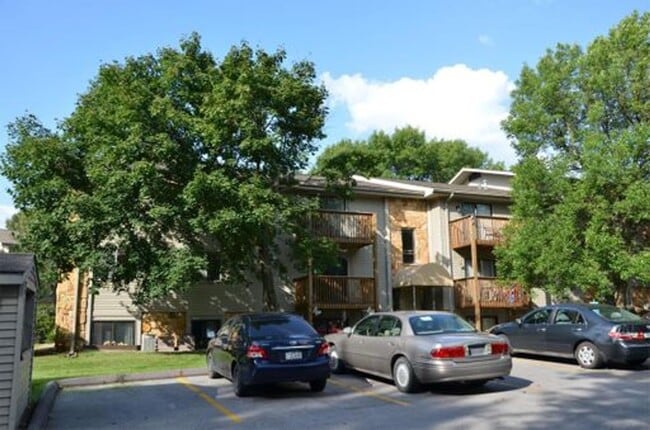 Building Photo - Cornerstone Management LLC (9517 university #20) Unit 9517 University #20