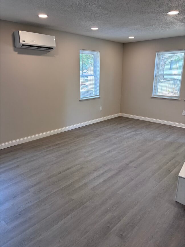 Photo - 310 W College St Unit 1