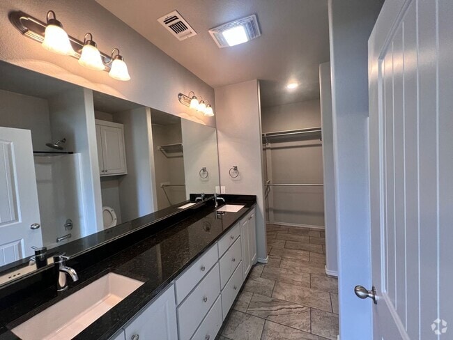 Building Photo - 1406 16th St Unit A Rental
