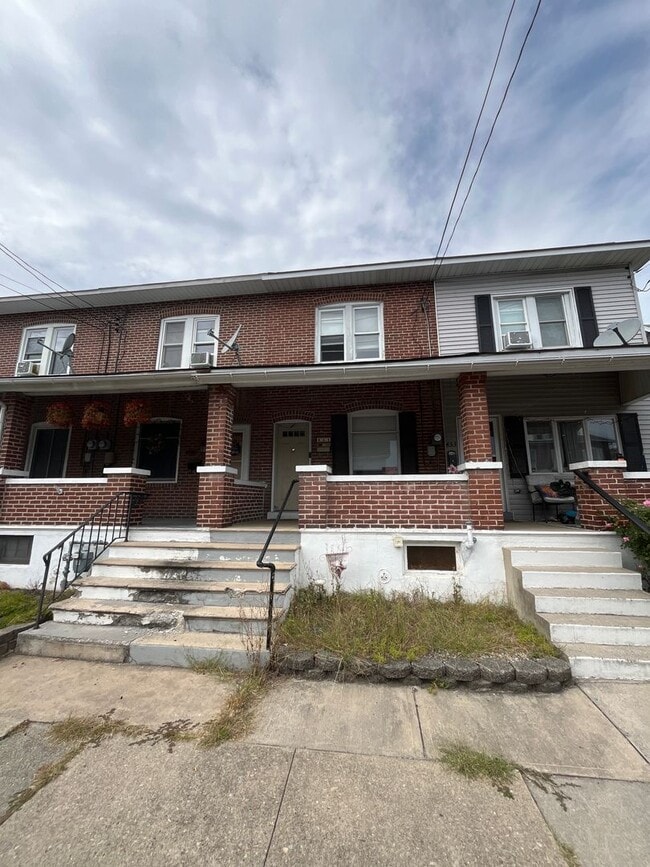 Building Photo - Well-maintained 2 bed home in Northampton ...