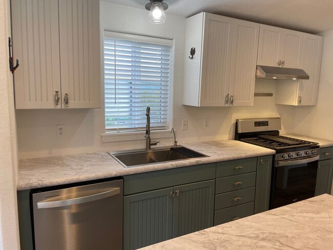 Photo - Remodeled Home Just Moments from Greenbank Farm!