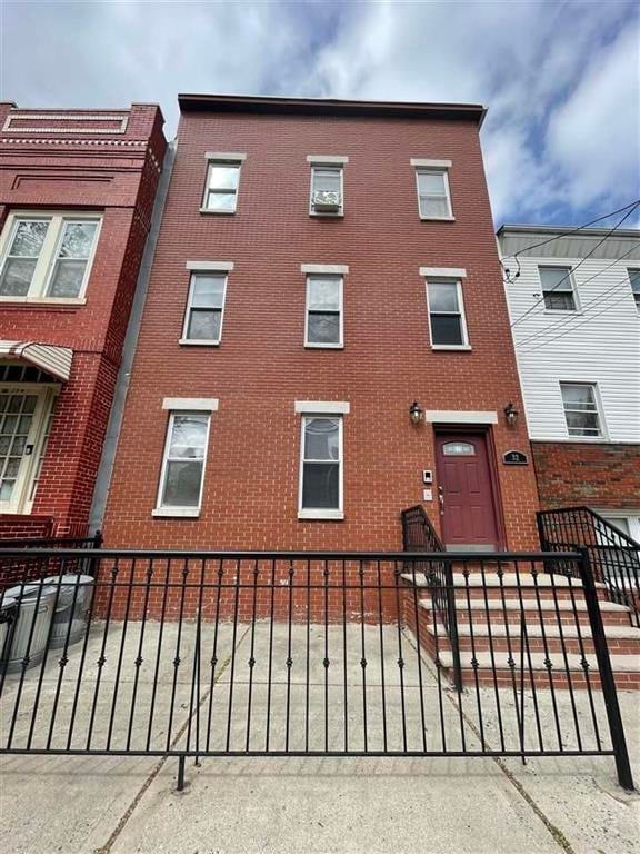 Building Photo - 32 Beacon Ave Unit 3