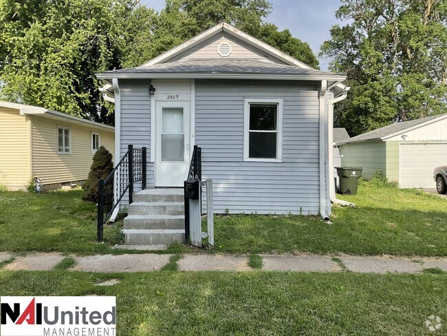 Building Photo - Two bedroom, One bathroom home for rent