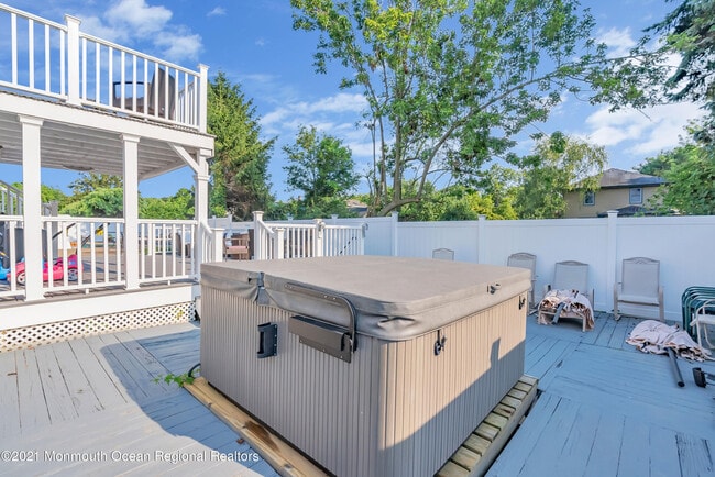 Photo - 45 Roslyn Ct House