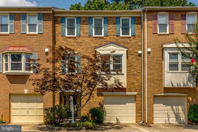 Photo - 1059 N George Mason Dr Townhome