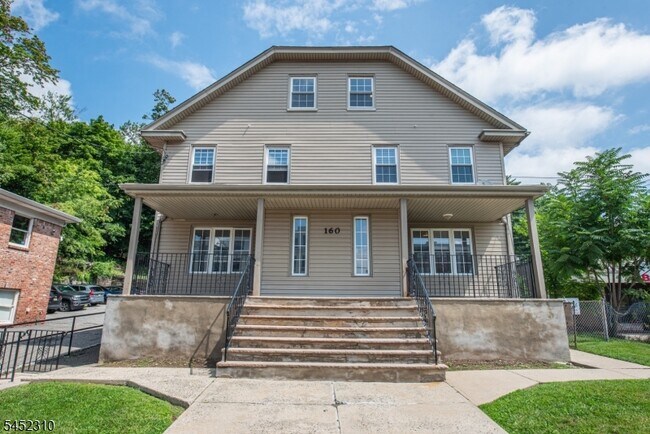 Building Photo - 160 Bloomfield Ave Unit B