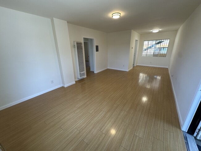 Photo - 223 E Burbank Blvd Unit 202
