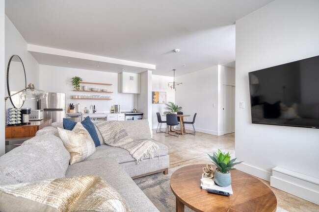 4980 N Vancouver Ave Unit SI ID1611881P
