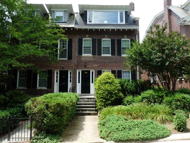 Building Photo - 2250 Cathedral Ave NW Unit 2