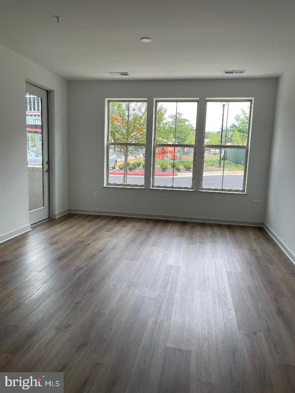 Building Photo - 10755 Fairgrounds Dr Unit 112