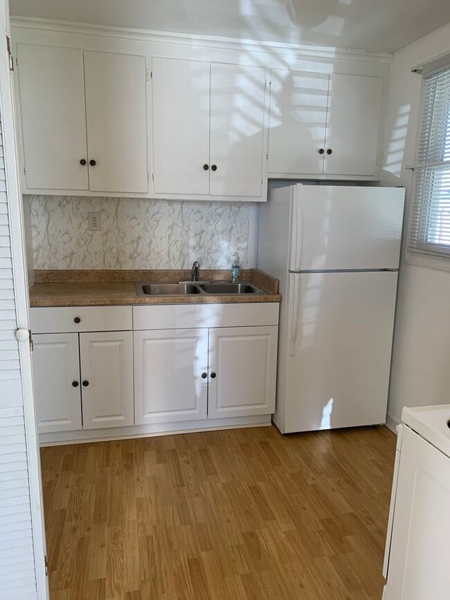 Photo - 2 Bedroom/1 bath Brick Duplex  Kingsport, TN