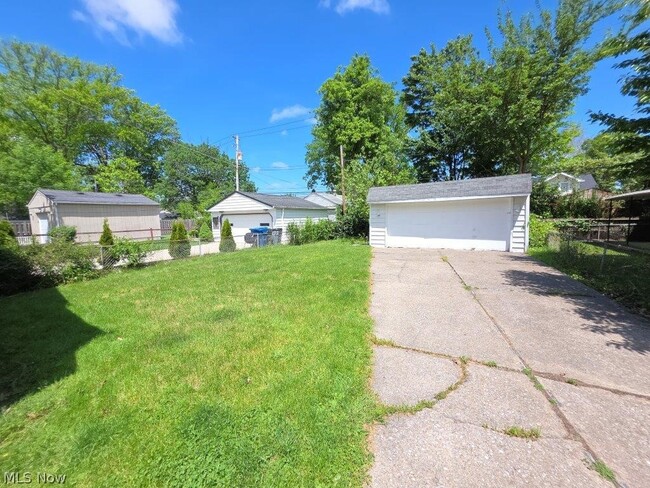 Photo - 20632 Woodstock Ave