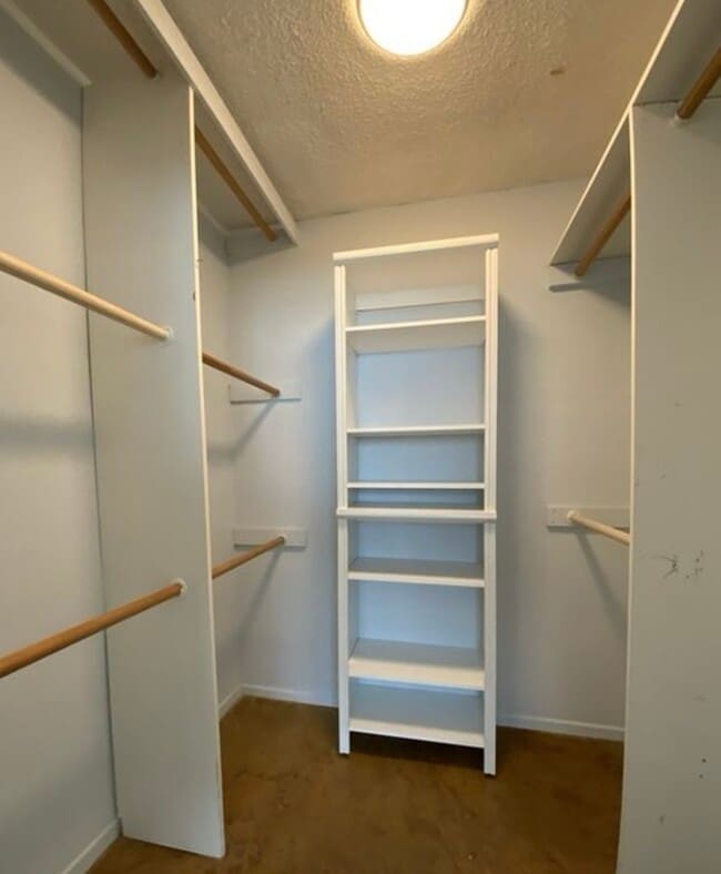 Building Photo - 1025 N Kings Rd Unit 106 Rental
