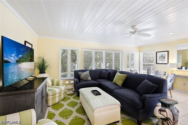 Building Photo - 286 4th St S Unit 203