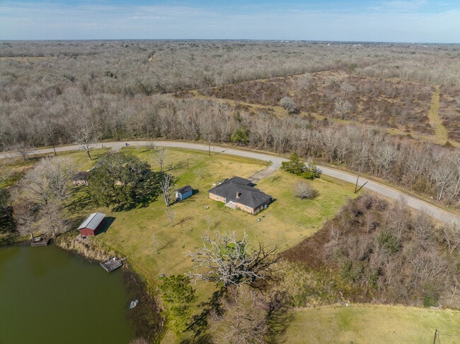 140 Lakewood Dr