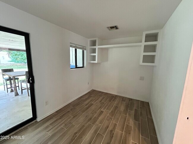 Photo - 1014 E Orange Dr House