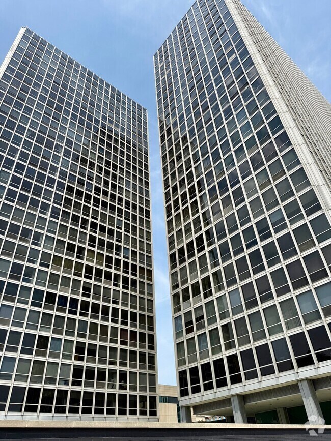 Building Photo - 340 W Diversey Pkwy Unit 420 Rental