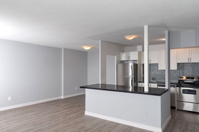 Photo - 2185 Lawrence Avenue East