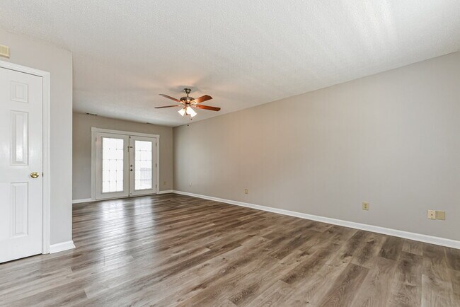 805 Forest Ridge Dr
