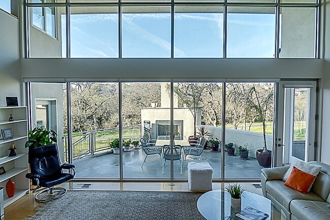 Photo - 108 Lost Oak Ct