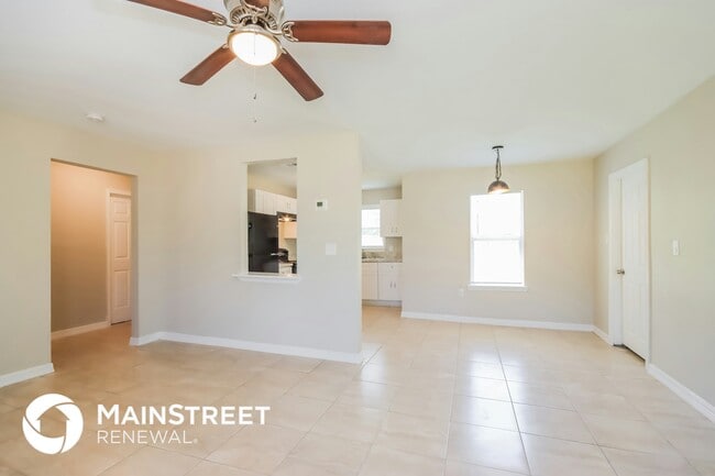 Photo - 8006 Lynette St