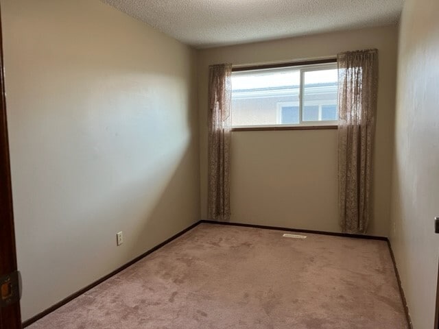 Photo - 3 Bed 1 Bath Unit in Olds, AB Unit Upper