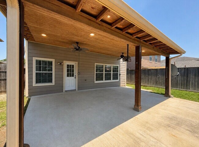 Photo - 910 Staffordale Manor Ln