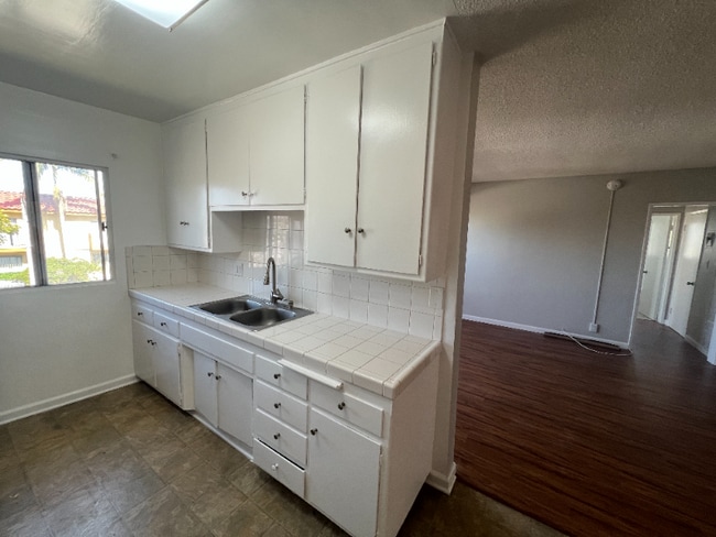 Photo - 3945 W 8th St Unidad 10