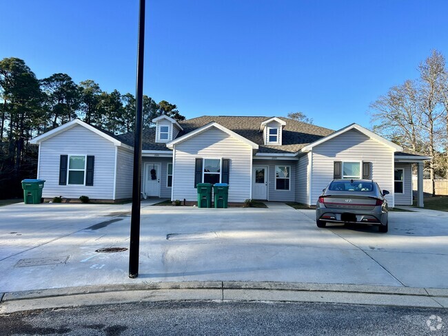 Building Photo - 13597 Laurel Oaks Ln Rental