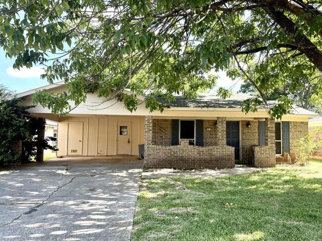 Building Photo - 2513 Tilman Dr