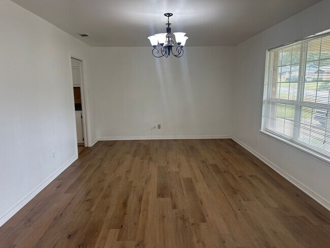 Photo - 2213 Suanne Dr