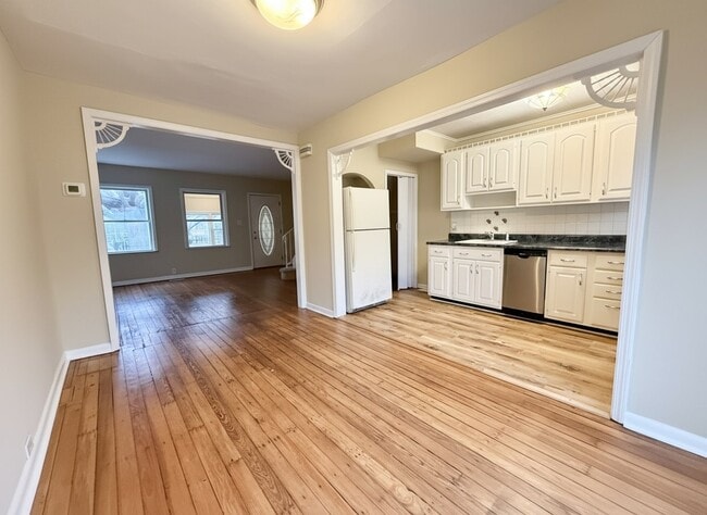 Photo - 722 Mollbore Terrace