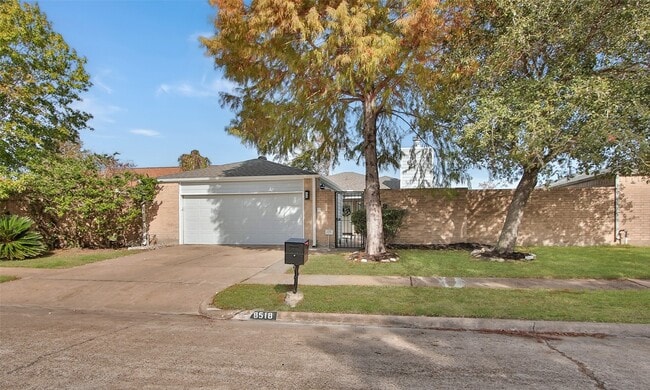 Photo - 8518 Furlong Ln