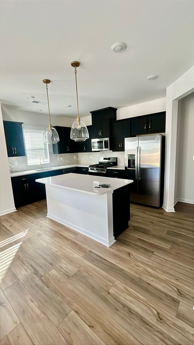 Photo - 761 Kitfox Dr NW