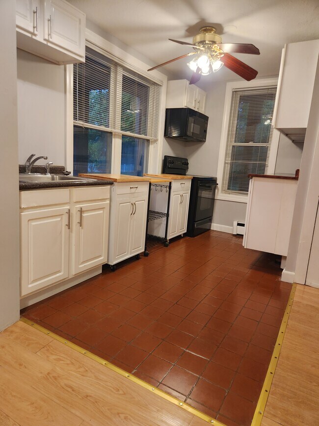 Photo - 186 Auburn St Unit 1