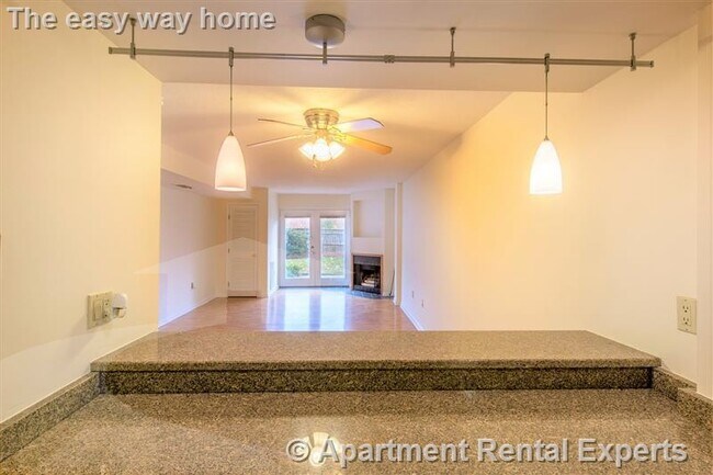 345 Franklin St Unit 407