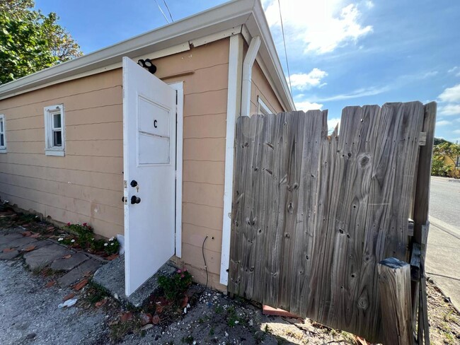 Building Photo - 701 N J St